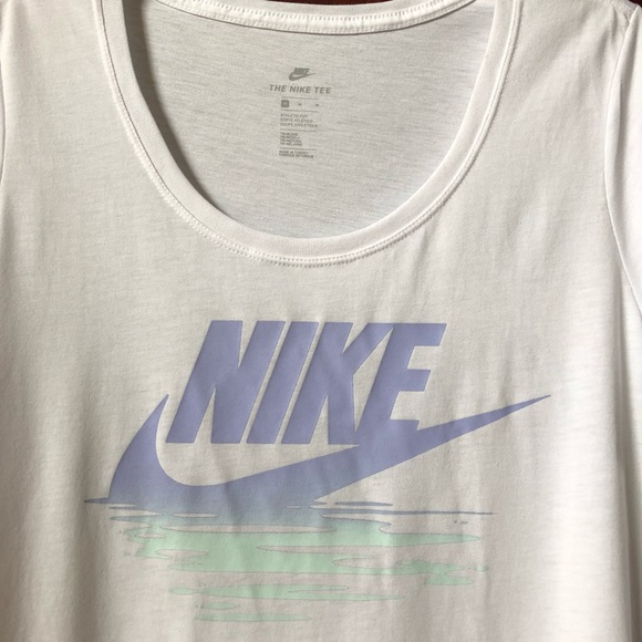 NWT Nike tee shirt. Size Medium. - Picture 2 of 3